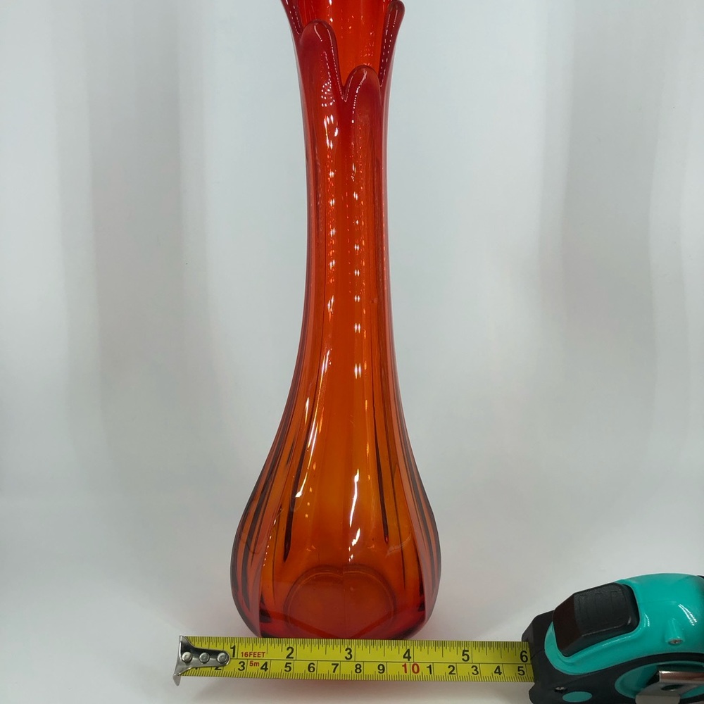 Vintage LE Smith Amberina Swung Glass Vase - Picture 9 of 10